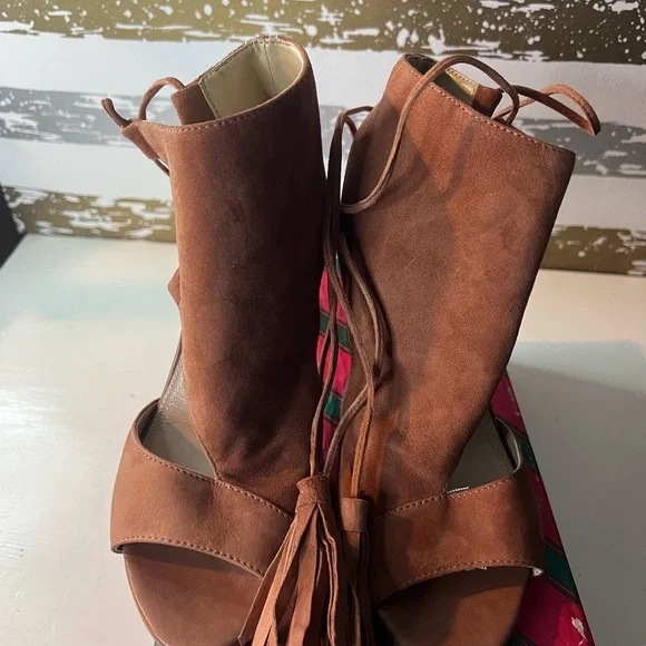 BCBGMAXAZRIA ankle wrap - Picture 6 of 9